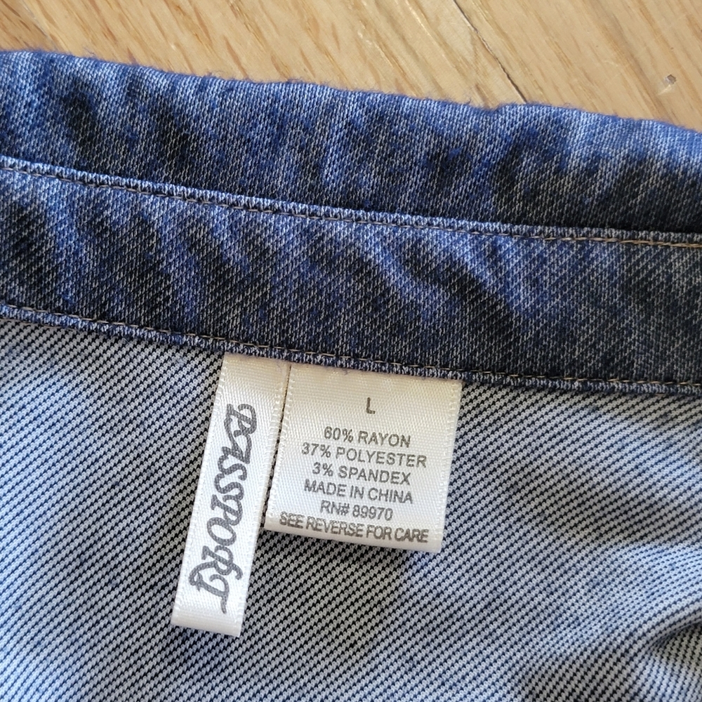 Chambray Style Button Down Rayon Blend - Picture 10 of 12